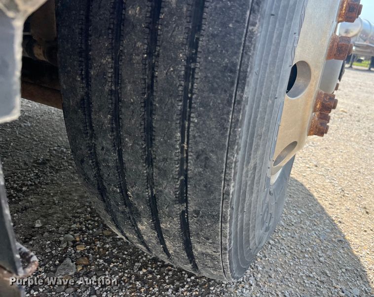 image for item EK8989 1995 Kenworth fertilizer delivery truck