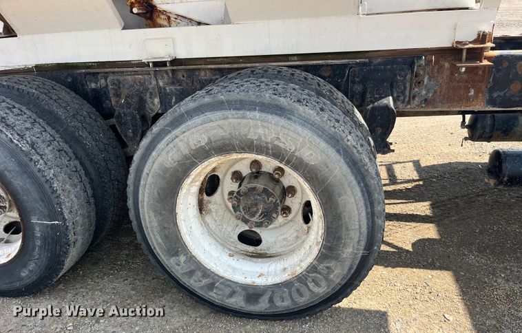 image for item EK8989 1995 Kenworth fertilizer delivery truck