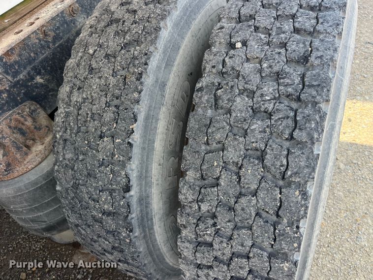 image for item EK8989 1995 Kenworth fertilizer delivery truck