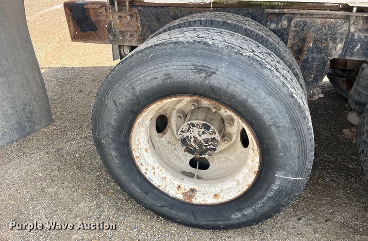 image for item EK8989 1995 Kenworth fertilizer delivery truck