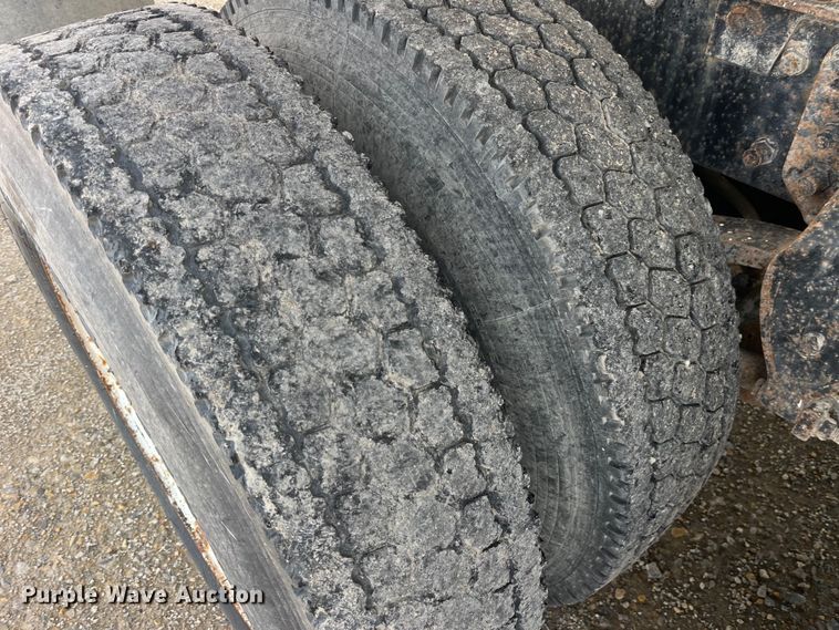 image for item EK8989 1995 Kenworth fertilizer delivery truck