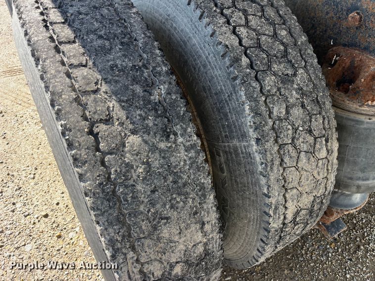 image for item EK8989 1995 Kenworth fertilizer delivery truck