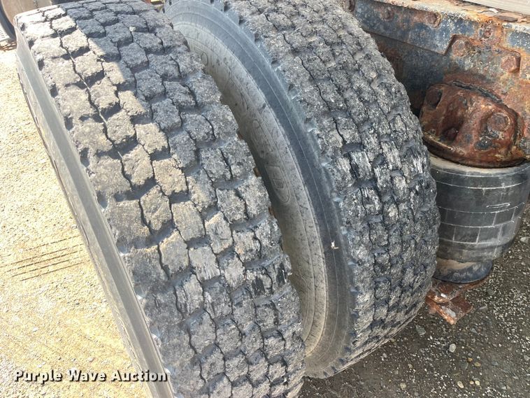 image for item EK8989 1995 Kenworth fertilizer delivery truck