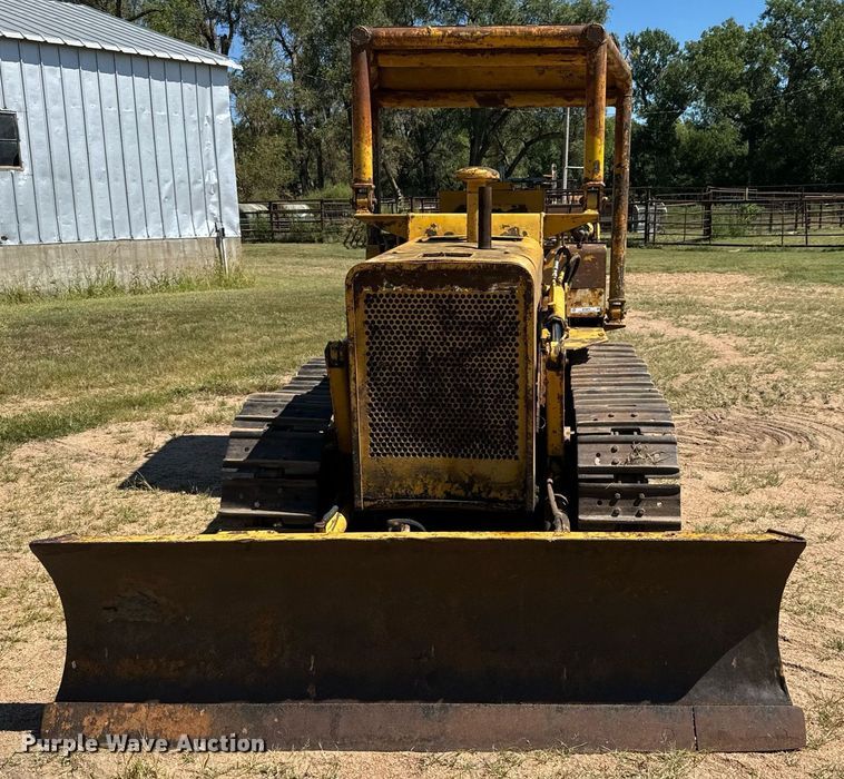 image for item MV9079 International 500 dozer