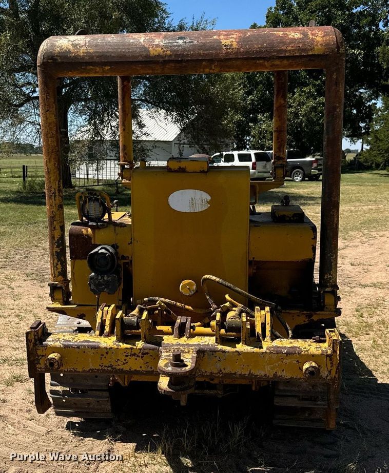 image for item MV9079 International 500 dozer