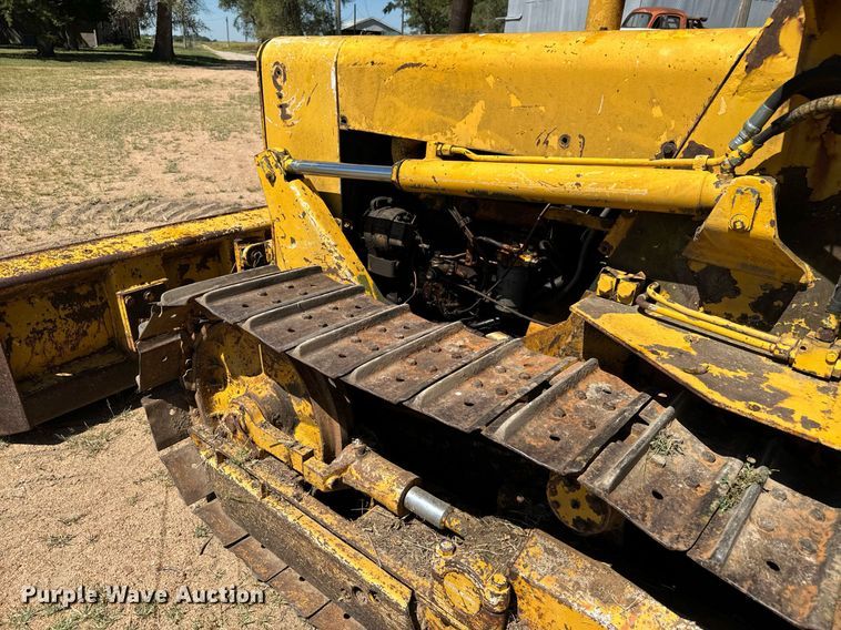 image for item MV9079 International 500 dozer
