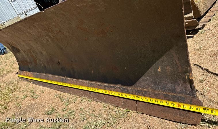 image for item MV9079 International 500 dozer