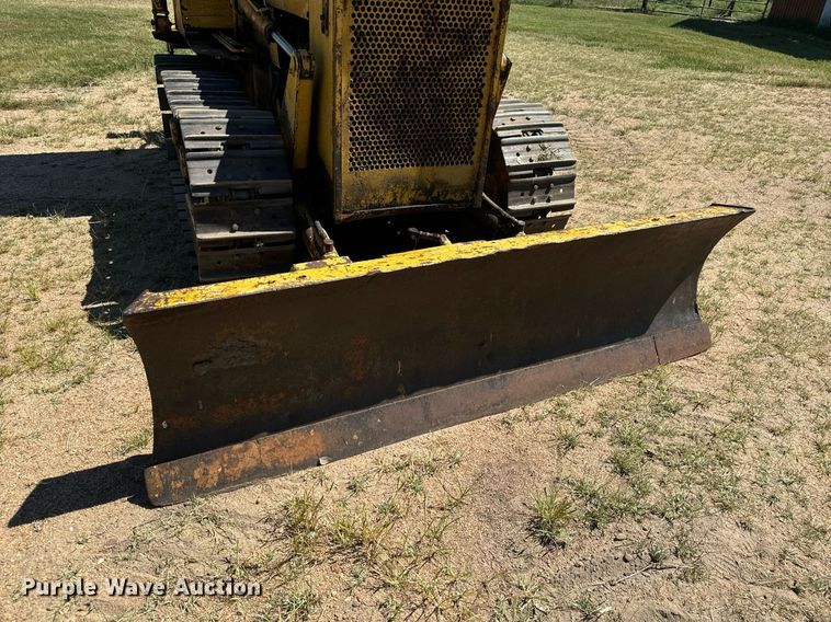 image for item MV9079 International 500 dozer
