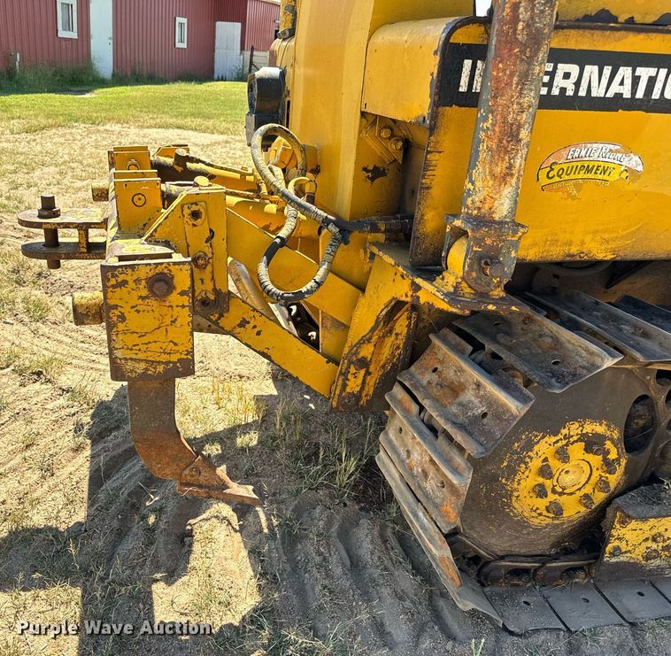 image for item MV9079 International 500 dozer