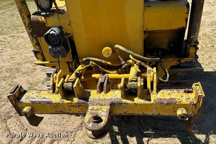 image for item MV9079 International 500 dozer