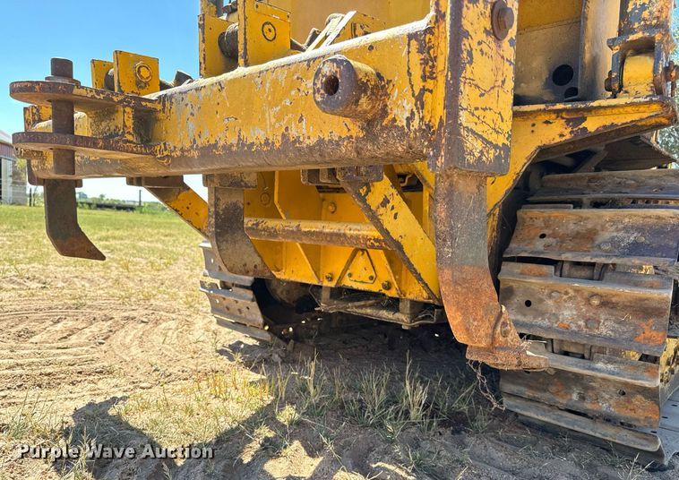 image for item MV9079 International 500 dozer