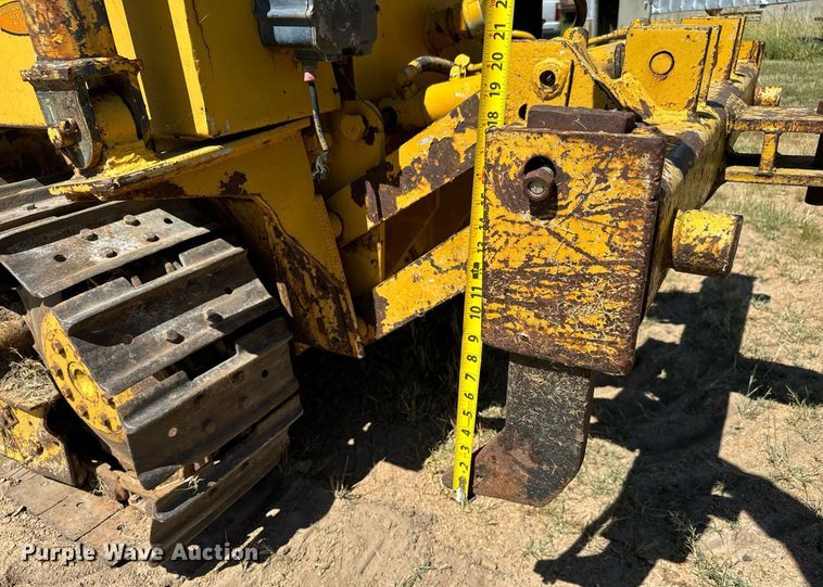 image for item MV9079 International 500 dozer