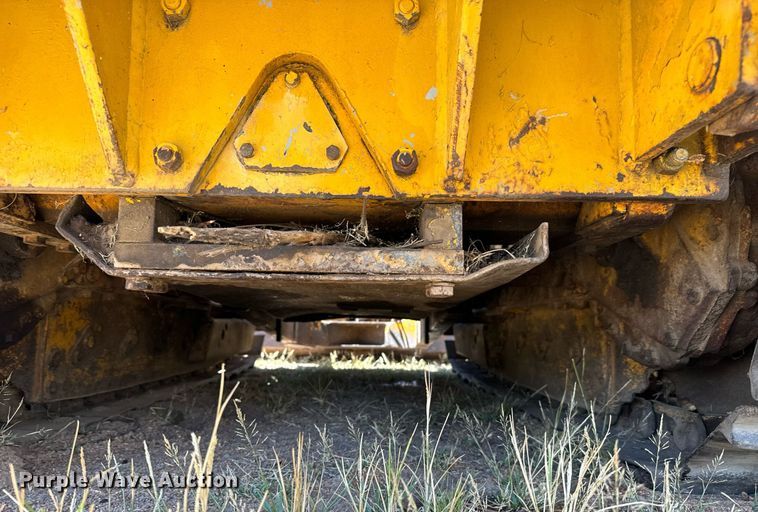 image for item MV9079 International 500 dozer