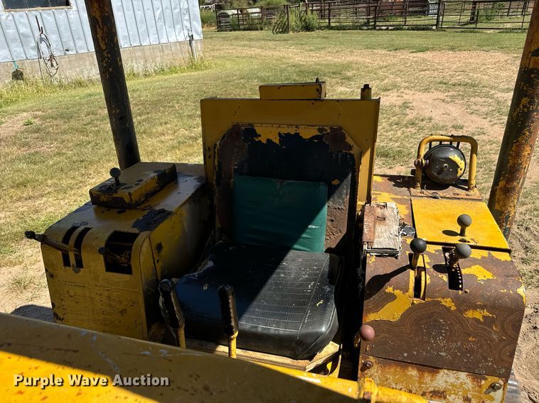 image for item MV9079 International 500 dozer