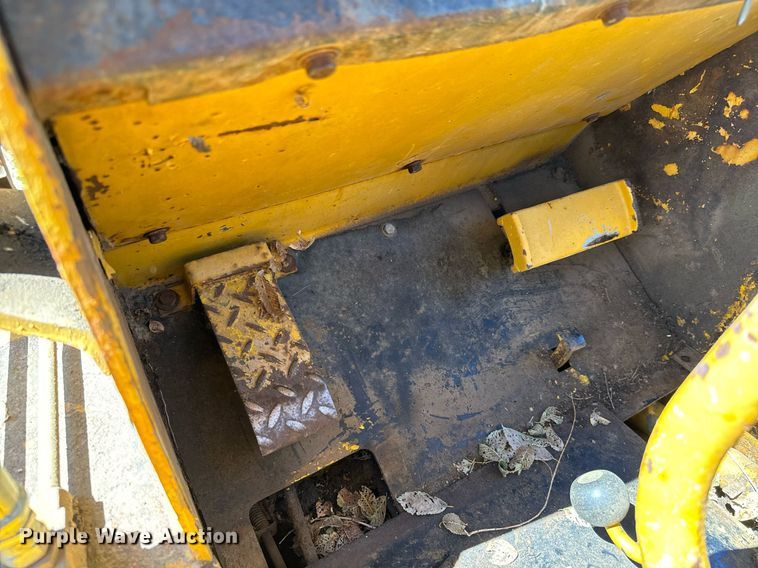 image for item MV9079 International 500 dozer