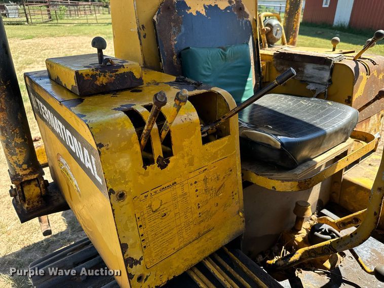 image for item MV9079 International 500 dozer