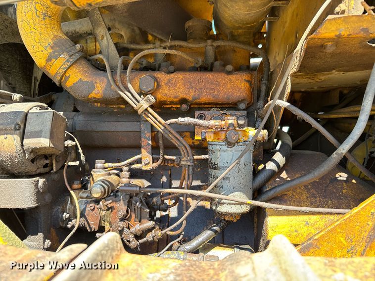 image for item MV9079 International 500 dozer