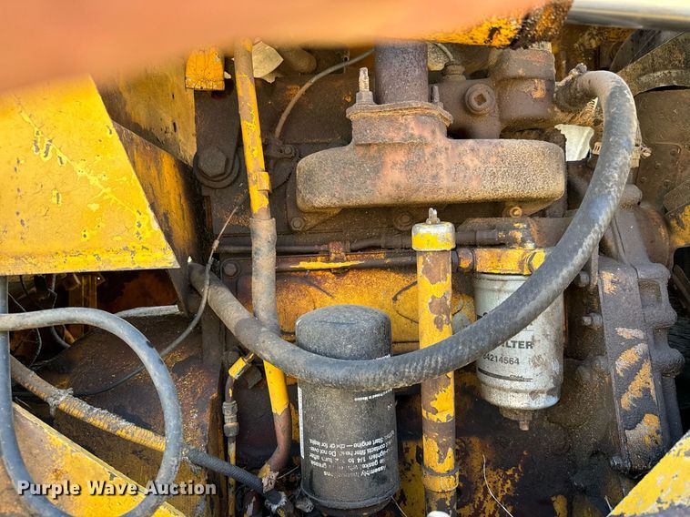 image for item MV9079 International 500 dozer