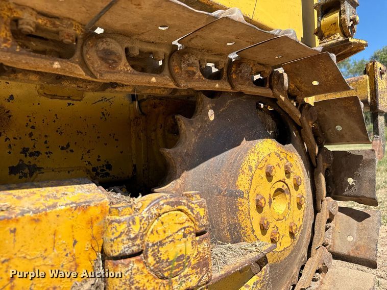 image for item MV9079 International 500 dozer