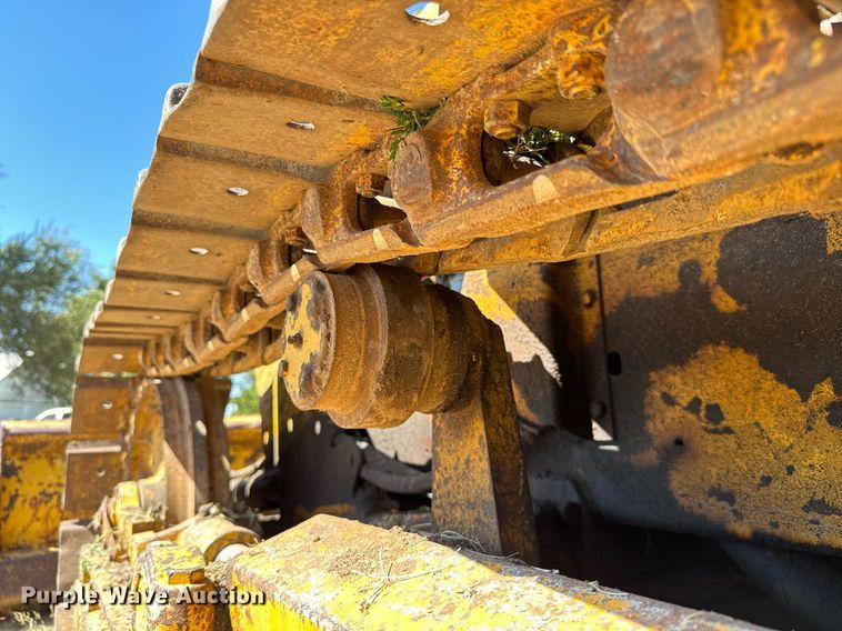 image for item MV9079 International 500 dozer
