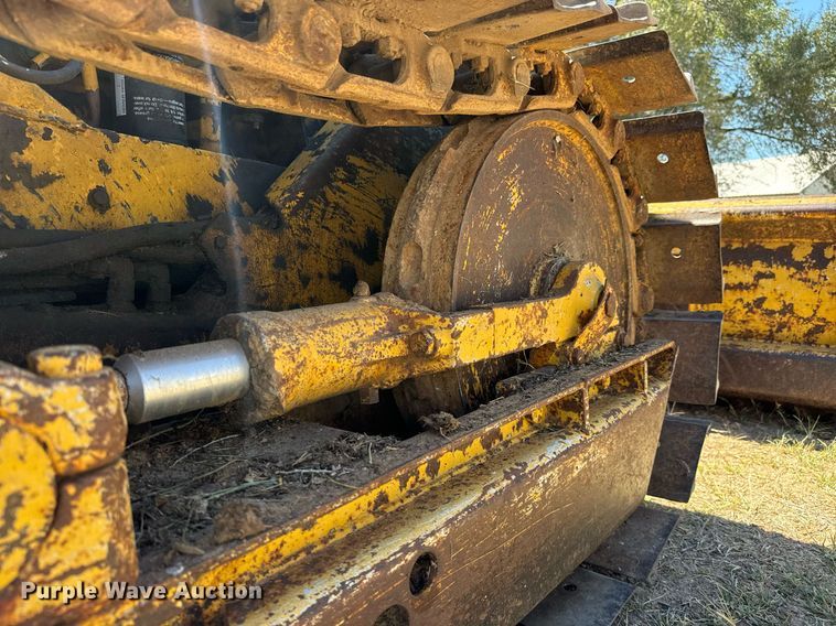 image for item MV9079 International 500 dozer