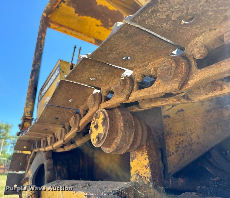 image for item MV9079 International 500 dozer