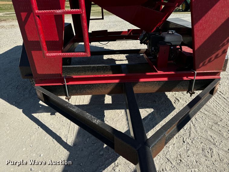 image for item MV9089 Patriot 220 seed tender