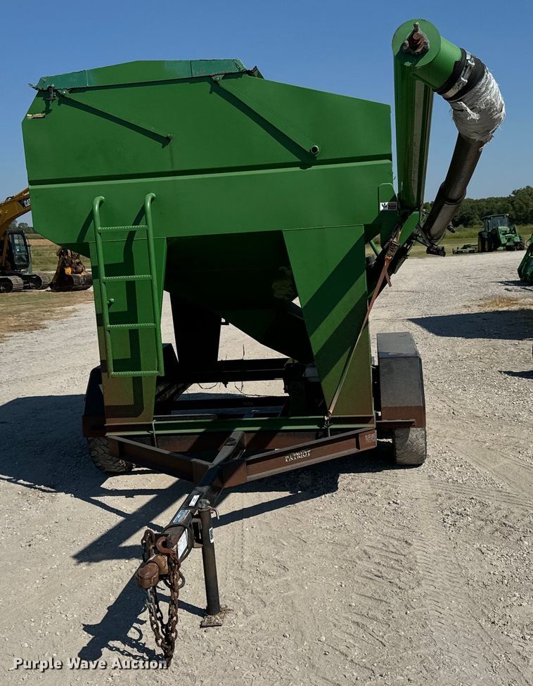 image for item MV9090 Patriot 220 seed tender