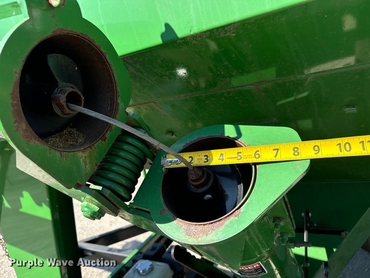 image for item MV9090 Patriot 220 seed tender