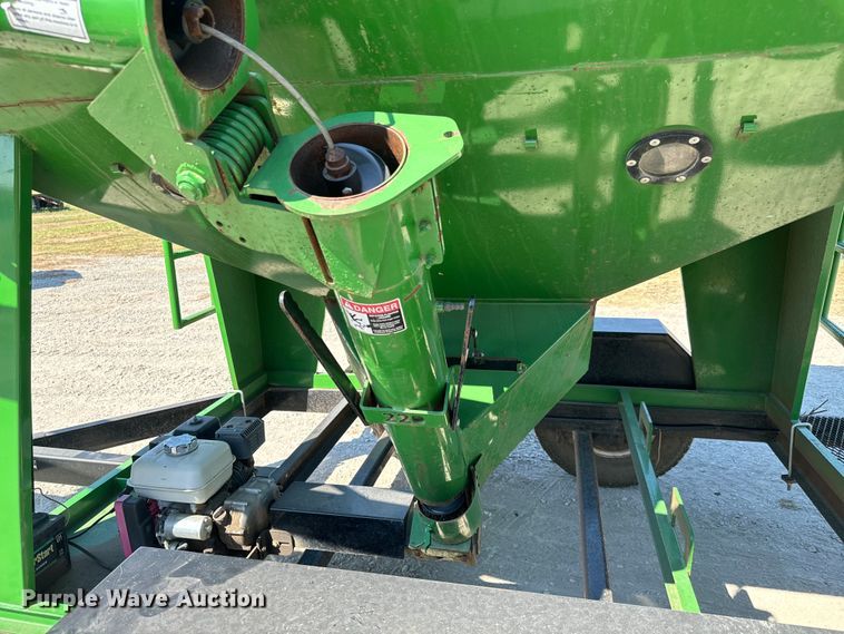 image for item MV9090 Patriot 220 seed tender