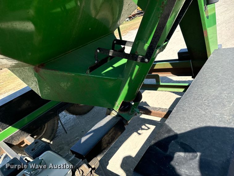 image for item MV9090 Patriot 220 seed tender