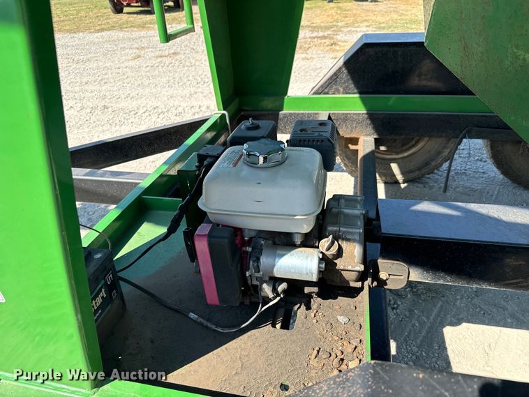 image for item MV9090 Patriot 220 seed tender