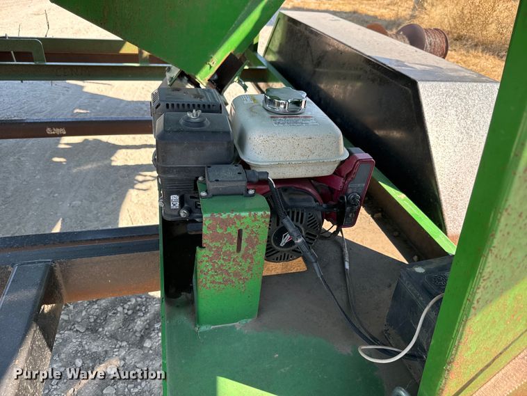 image for item MV9090 Patriot 220 seed tender