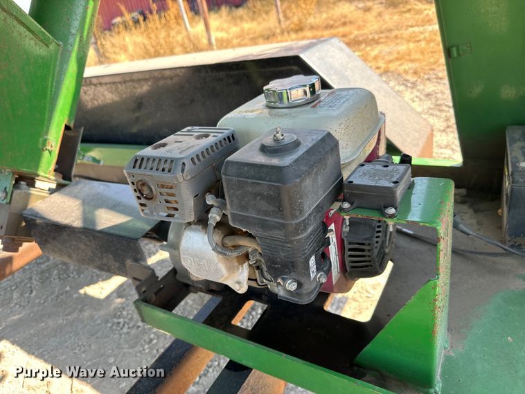 image for item MV9090 Patriot 220 seed tender