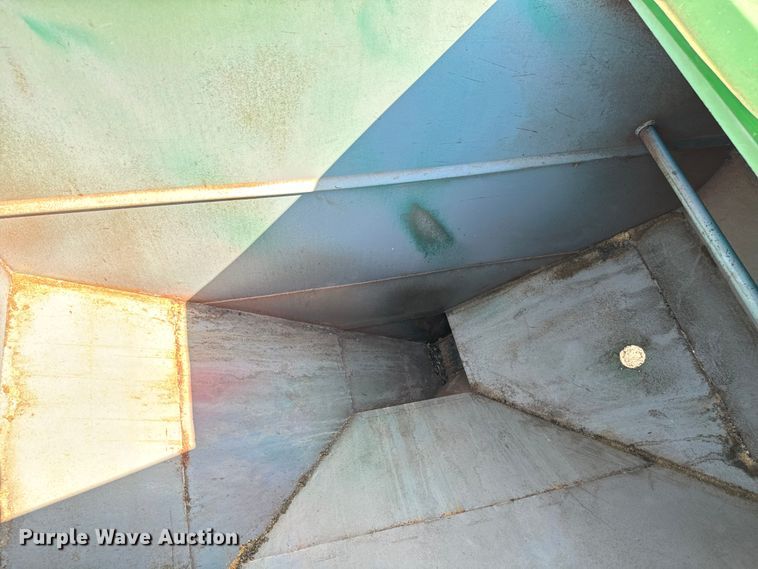 image for item MV9090 Patriot 220 seed tender