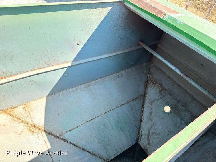 image for item MV9090 Patriot 220 seed tender