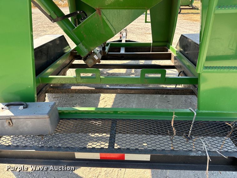 image for item MV9090 Patriot 220 seed tender