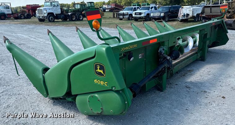image for item MV9091 2012 John Deere  608C corn head