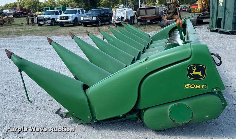 image for item MV9091 2012 John Deere  608C corn head