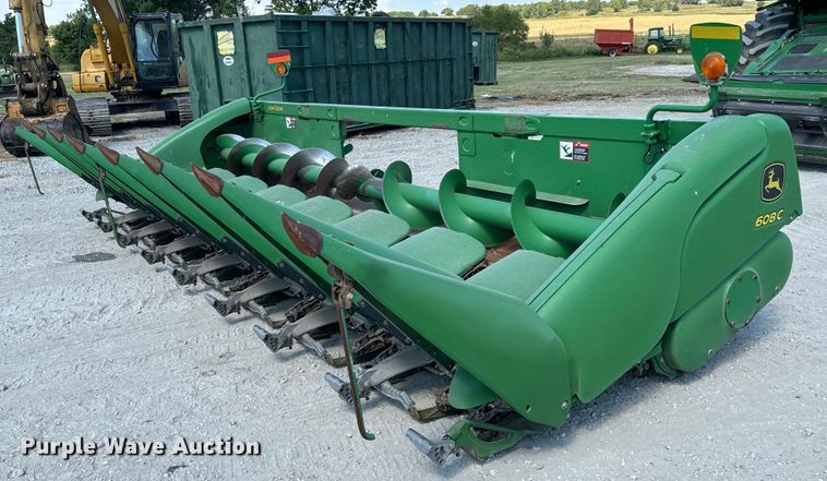 image for item MV9091 2012 John Deere  608C corn head