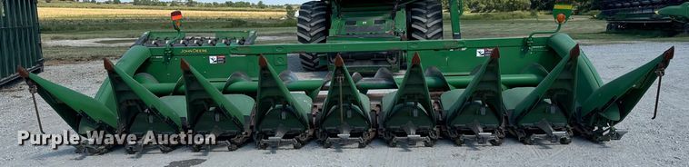image for item MV9091 2012 John Deere  608C corn head