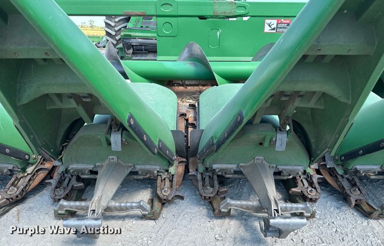 image for item MV9091 2012 John Deere  608C corn head