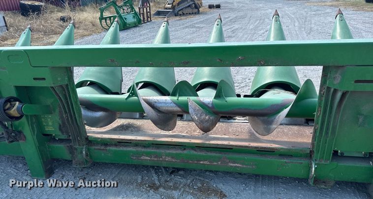 image for item MV9091 2012 John Deere  608C corn head