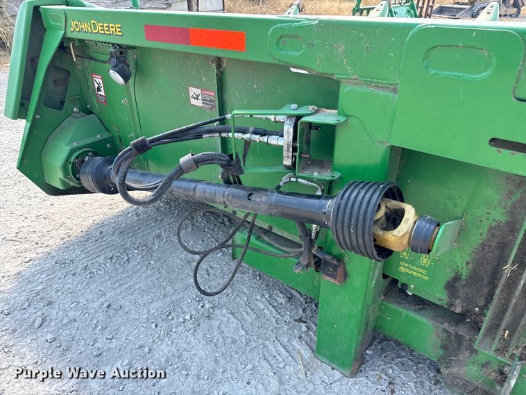 image for item MV9091 2012 John Deere  608C corn head
