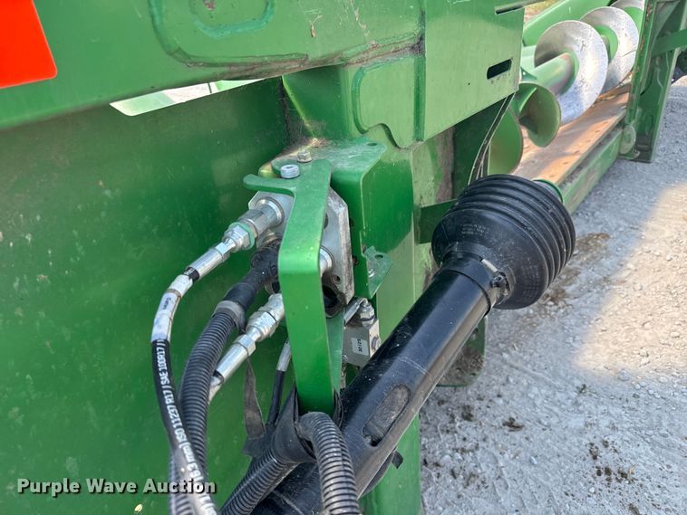 image for item MV9091 2012 John Deere  608C corn head