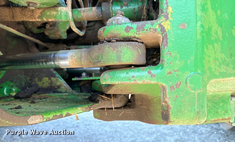 image for item MV9092 1981 John Deere  8640 4WD tractor