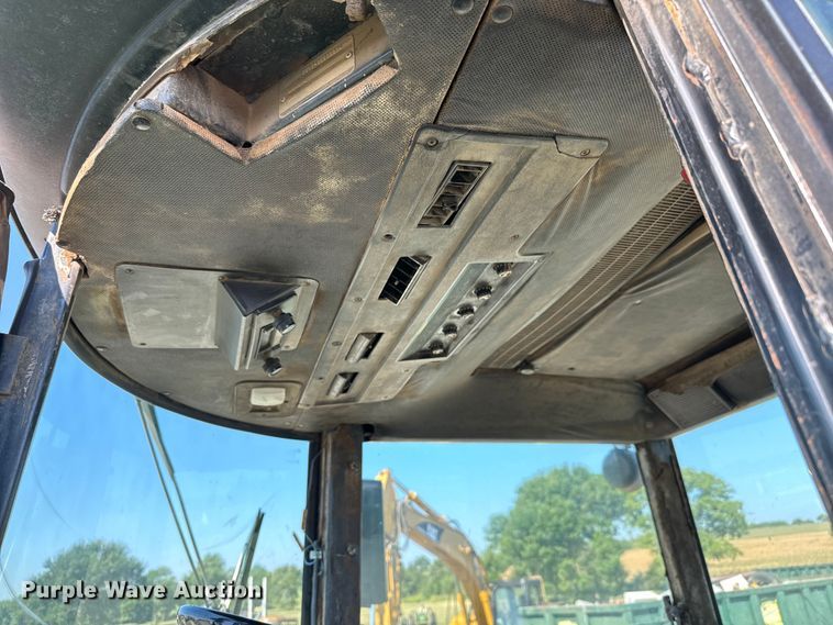 image for item MV9092 1981 John Deere  8640 4WD tractor