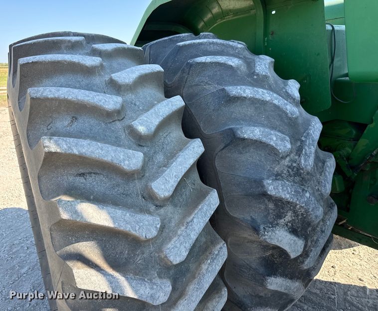 image for item MV9092 1981 John Deere  8640 4WD tractor