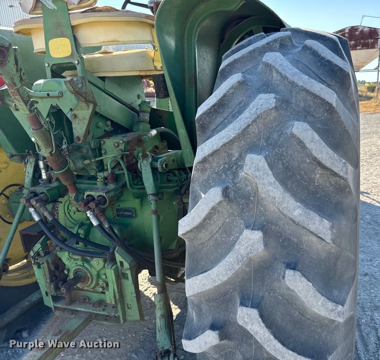 image for item MV9093 1968 John Deere 4020 tractor