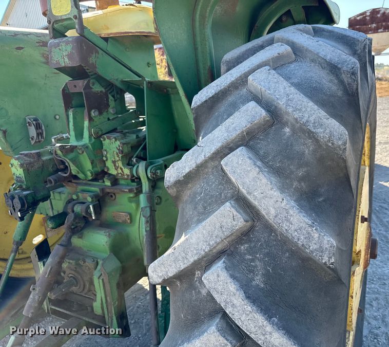 image for item MV9094 1969 John Deere 4020 tractor